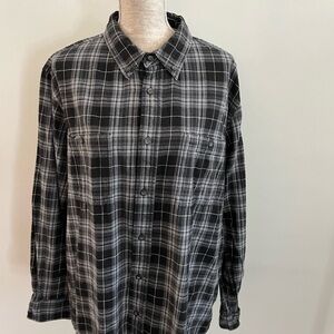Outdoor Life size extra Large 100% cotton black and grey flannel.